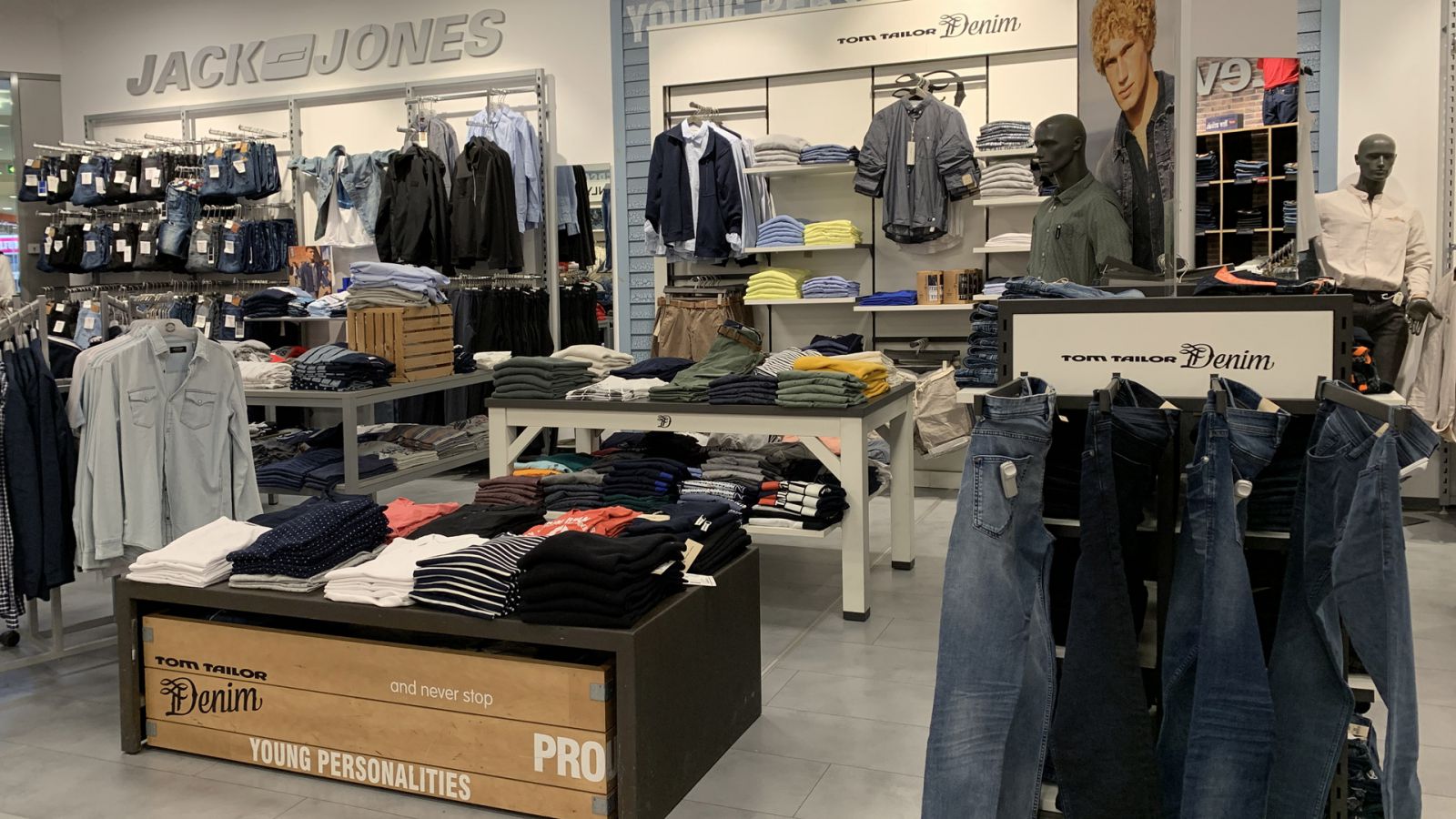 STORES – JEANS ROAD